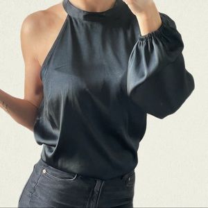 Single puff sleeve blouse